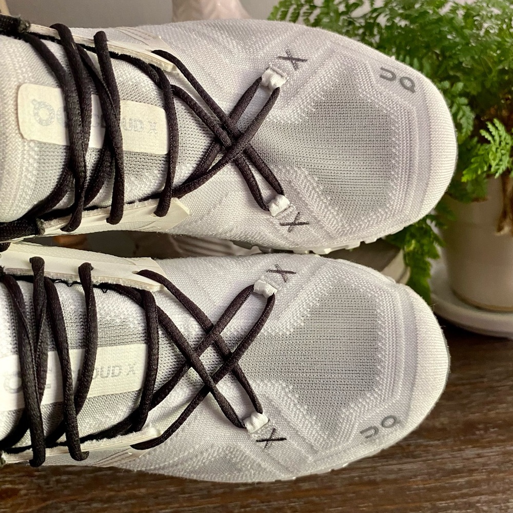 On Cloud X 4 Training Athletic Shoes Running Sneaker Women’s 7 Ivory White Black - Picture 4 of 10